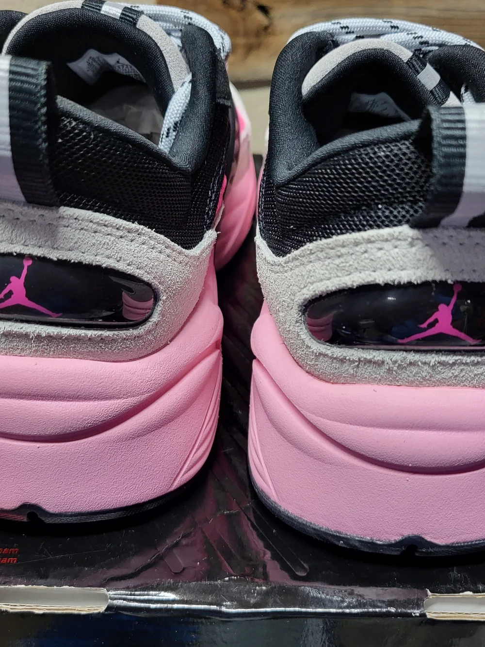 *NEW* Jordan TRunner O/S  Low Shoes Wolf Grey/Pink Blast Size Men 9.5 Women 11